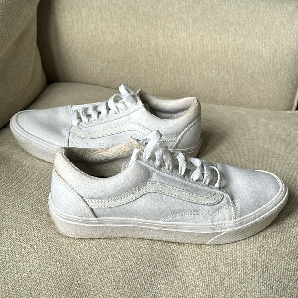 Vans Old Skool Canvas Shoe, Women’s 8.5, White